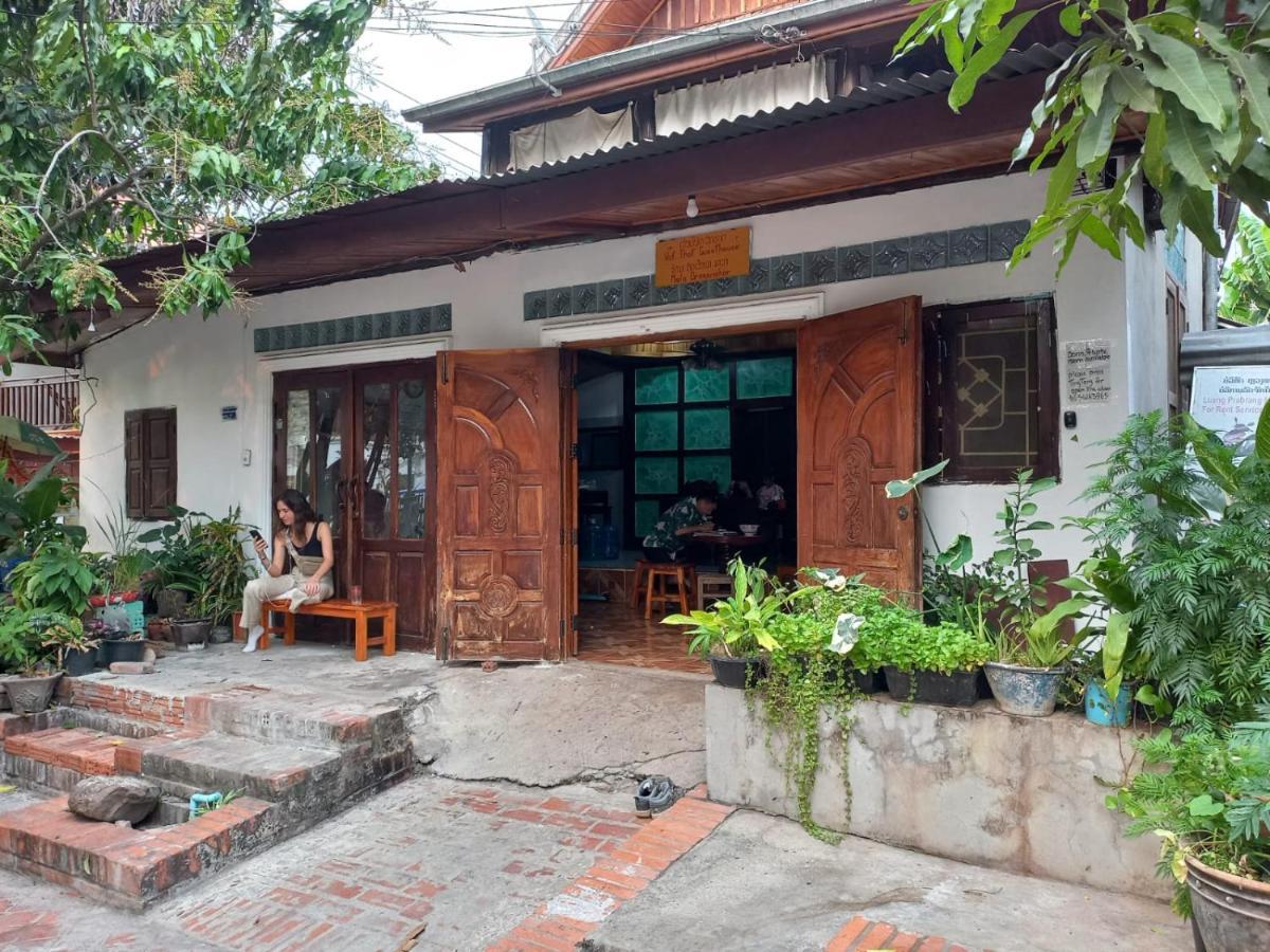 Watthat & Maladreds Guesthouse Dorm 1 琅勃拉邦 外观 照片